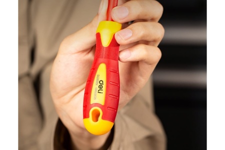 Диэлектрическая шлицевая отвертка DELI dl5151251 5,5x125мм сертификат vde до 1000в, магнитный наконечник, сталь cr-v, рукоять pp+tpr 110585