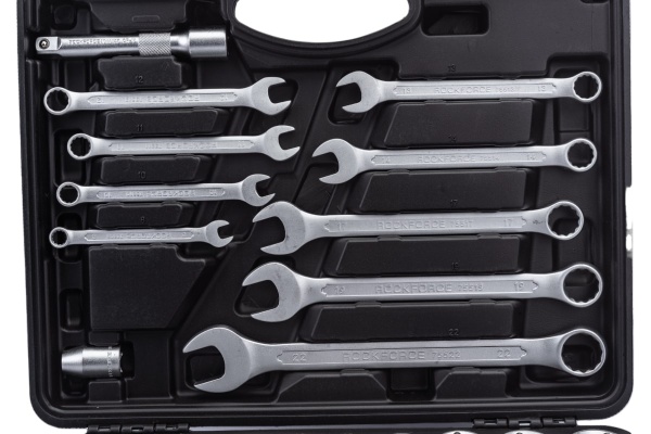 Набор инструмента ROCKFORCE 1/2 и 1/4DR 6-гранный 82 предметов RF-4821-5