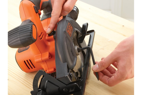 Аккумуляторная циркулярная пила Milwaukee M18 CCS66-502C FUEL 4933448160