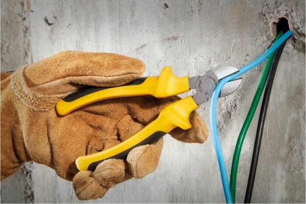 Комбинированные кусачки TRAMONTINA 41006/116 диагональные, 150 мм, с изоляцией 1000 В Б0054514