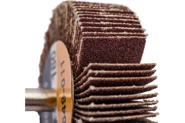 Круг лепестковый с оправкой (50х15 мм; P180) ПРАКТИКА 649-011