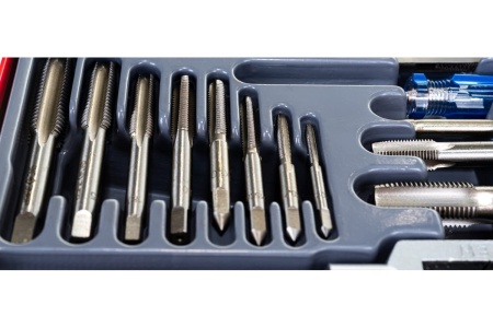 Набор метчиков и плашек Зубр МАСТЕР сталь 9ХС, 35 предметов 28117-H35_z01