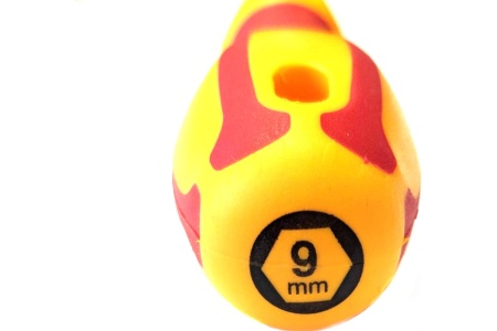 Диэлектрическая отвёртка DUEL 1000V отвертка-ключ торцевая 9x125мм, длина 235 мм DE07-090-125