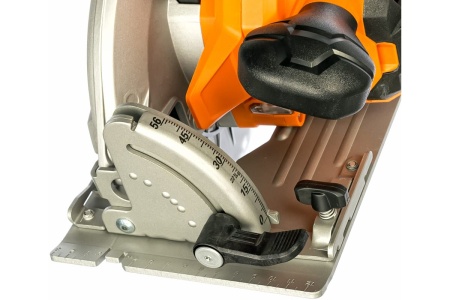 Аккумуляторная дисковая пила Bosch GKS 18V-68 GC соло 06016B5100