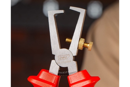 Диэлектрические клещи для снятия изоляции DELI dl515006 160мм (сертификат vde до 1000 в, сталь cr-v, рукоять pp+tpr) 110615