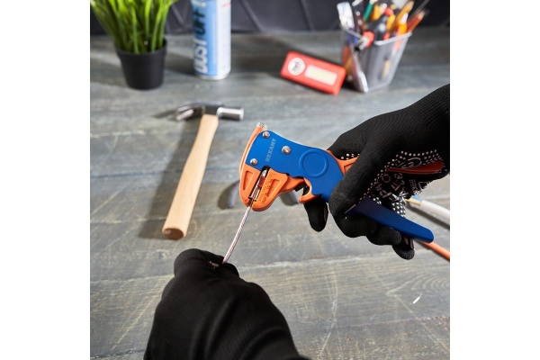 Инструмент для зачистки многожильного кабеля REXANT ht-150В 12-4001