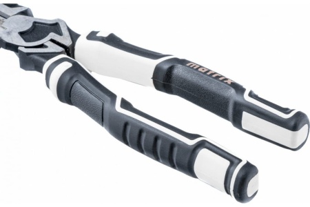 Комбинированные плоскогубцы MATRIX PRO 210 мм, усиленная система 17061