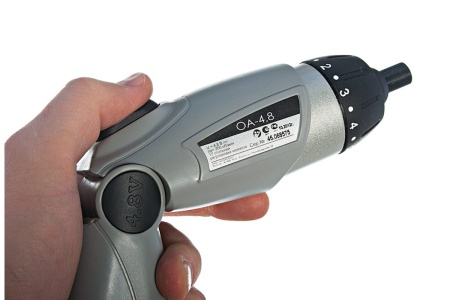 Аккумуляторная отвертка Интерскол ОА 4,8