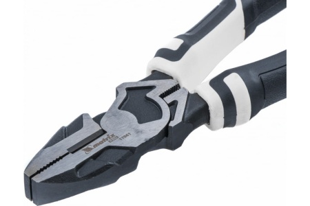 Комбинированные плоскогубцы MATRIX PRO 210 мм, усиленная система 17061