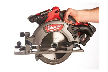 Аккумуляторная циркулярная пила по металлу Milwaukee M18 FMCS66-0C FUEL 66 мм 4933472110