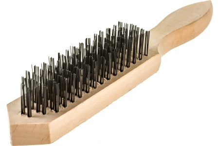Металлическая щетка DolleX 6-ти-рядная, с деревянной ручкой BRW-06
