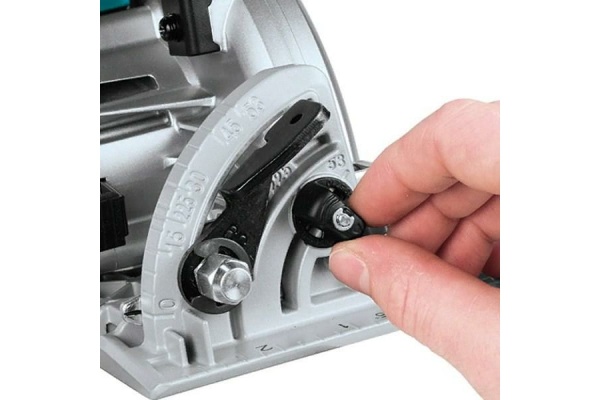 Аккумуляторная дисковая пила Makita LXT DSS610RFE