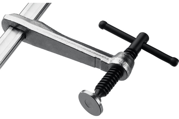 Цельнокованая струбцина ЗУБР КС-300/120 тип F, 300/120 мм 32157-120-300 Цельнокованая струбцина ЗУБР КС-300/120 тип F, 300/120 мм 32157-120-300