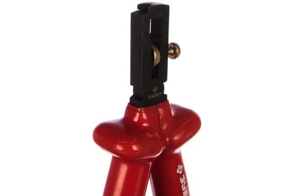 Диэлектрические пассатижи МАСТЕР ЭЛЕКТРИК для зачистки проводов, 160мм Зубр 2214-9-16_z*02 Диэлектрические пассатижи МАСТЕР ЭЛЕКТРИК для зачистки проводов, 160мм Зубр 2214-9-16_z*02