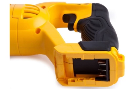 Сабельная пила DEWALT DCS380M2