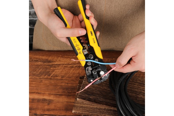 Инструмент DELI dl2018 многофункциональный для зачистки проводов (стриппер) 3-в-1 175мм (диапазон зачистки 0,6-2,6 мм, возвратная пружина) 123283