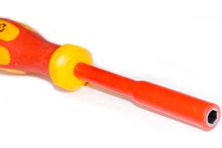 Диэлектрическая отвёртка DUEL 1000V магнитный держатель для бит 100x6.35мм, длина 210мм DE26/BT