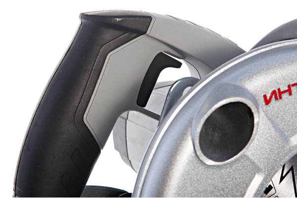 Дисковая пила Makita N5900B