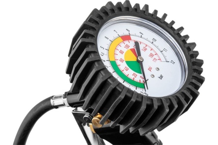 Пистолет для подкачки шин с манометром NEO Tools 14-716