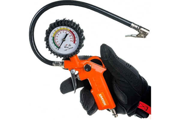 Пистолет с манометром для подкачки шин Кратон TIG-01 3 01 02 034