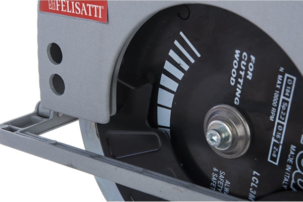 Дисковая пила Makita 5704RX