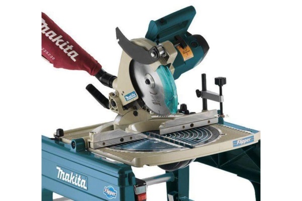 Комбинированная торцовочная пила Makita LF 1000