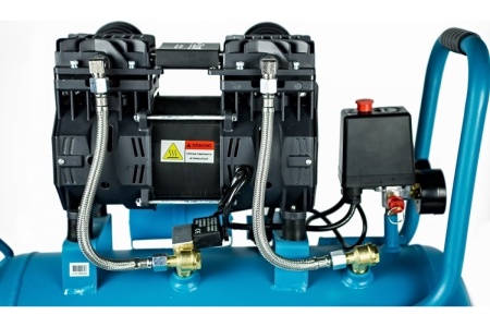 Компрессор Sturm безмасляный, бесшумный, профессионал, 1500Вт, 24 л, 2600 об/м, 240л/м, 8б AC93224OL