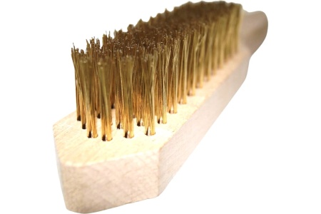 Щетка IZELTAS 4-х рядная, металл, с деревянной ручкой 0741550004