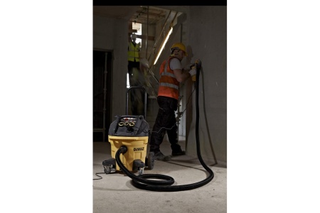 Промышленный пылесос для сухой и влажной уборки DEWALT DWV902M