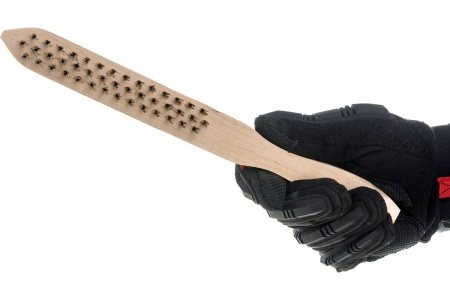 Трехрядная металлическая щетка с деревянной ручкой SANTOOL 060101-003