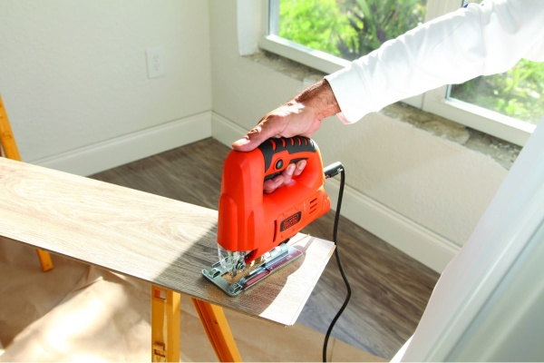 Лобзик Black+Decker JS10