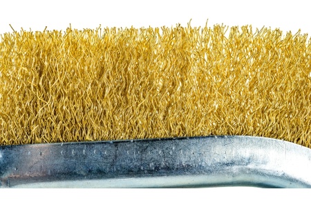 Щётка с пластиковой рукояткой, латунная щетина Дело техники 270231