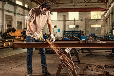 Угловая шлифмашина Stanley SG7125-RU