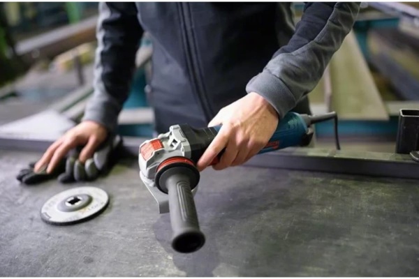 Угловая шлифмашина Bosch GWX 14-125 S 06017D2100 Угловая шлифмашина Bosch GWX 14-125 S 06017D2100