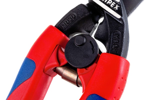 Болторез Knipex, CoBolt, компактный, с пружиной, голова 20 градусов, 200 мм, черный, 2К ручки, KN-7122200SB