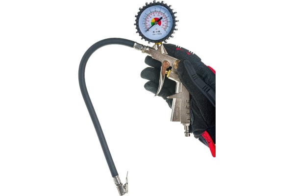 Пистолет для подкачки шин с манометром Русский Мастер TG-4 РМ-92911