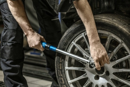 Динамометрический ключ HOEGERT TECHNIK 1/2", 40-220 Нм New HT1W713