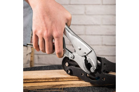 Зажимные клещи DELI dl0381 с изогнутыми губками, 200мм, рабочий ход 55мм, регулировочный винт 110709