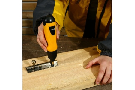 Аккумуляторная отвертка DEKO DKS-Li + набор бит 11 шт. 065-0661