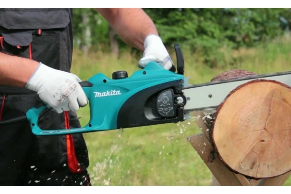 Цепная электрическая пила Makita UC3020A