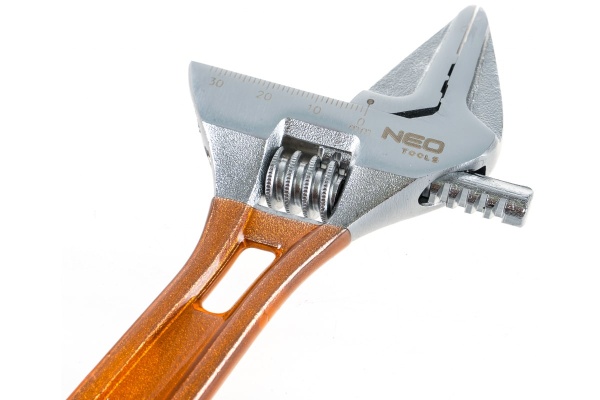 Разводной ключ короткий 139 мм, рабочий диапазон 0-32 мм NEO Tools 03-020