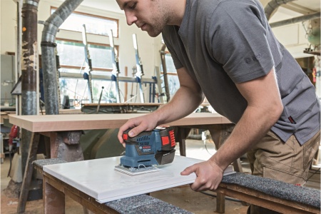 Аккумуляторная вибрационная шлифмашина Bosch GSS 18V-10 06019D0200