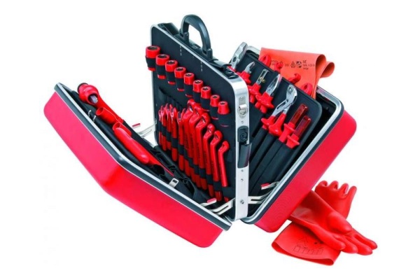 Набор инструментов 1000 V в чемодане KNIPEX KN-989914 Набор инструментов 1000 V в чемодане KNIPEX KN-989914