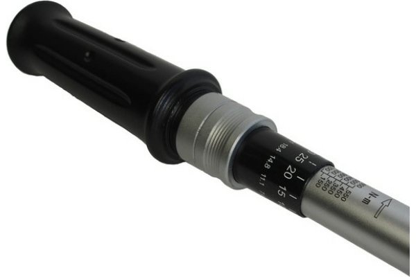 Ключ динамометрический 3/4" усилие затяжки 100-600Nm, длина 963мм JTC 6688
