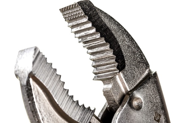 Универсальный ручной зажим Зубр Эксперт для круглых профилированных и плоских деталей губки из кованой Cr-V стали 250 мм 22510-25