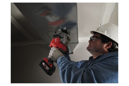 Аккумуляторная компактная сабельная пила Milwaukee C18 HZ-402В 4933441340