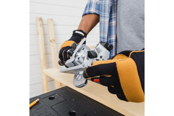 Дисковая пила DEWALT DWE 550