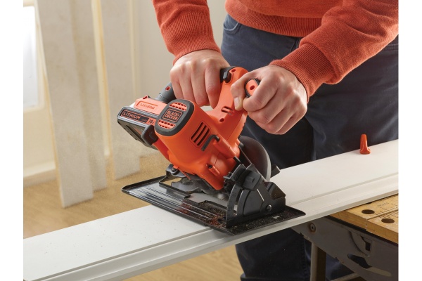 Аккумуляторная циркулярная пила Milwaukee M18 CCS66-502C FUEL 4933448160