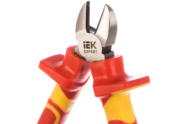 Боковые кусачки IEK EXPERT 160мм 1000В  TCP-2-160 Боковые кусачки IEK EXPERT 160мм 1000В  TCP-2-160