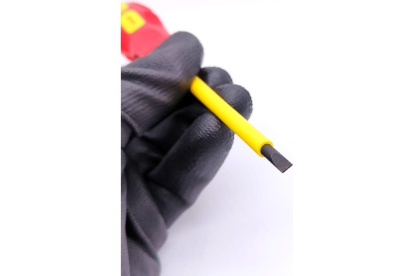 Шлицевая диэлектрическая отвертка BM Group 4x100 мм BM-1114